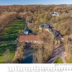 Kalenderblatt Februar 2027, Wuppertal, Schloss Lüntenbeck, Natur, grünes Feld, Gebäude, Teich, Wohnhäuser, Bäume im Hintergrund.