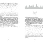 Kapitel 2: Clio. In einem Buch mit zwei Seiten. Texte füllen die Seiten zwölf und dreizehn mit fortlaufender Erzählung.