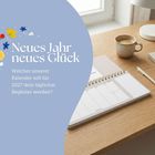 Text: "Neues Jahr neues Glück. Welcher unserer Kalender soll für 2027 dein täglicher Begleiter werden?" Links Blumen, rechts Tisch mit Kalender.
