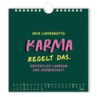 "Mein Lebensmotto: KARMA regelt das. Hoffentlich langsam und schmerzhaft." Kalender für April, Wochentage unten.