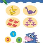 "Zähle die Spielsachen und verbinde sie mit der richtigen Zahl." Vier Gruppen von bunten Dinosauriern, darunter Zahlen 1 bis 4.