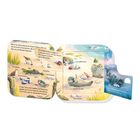 Texte erzählen vom Leben am Strand mit Tieren wie Einsiedlerkrebsen und Seehunden. Illustration zeigt Strand mit Meer.