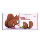 „Du bist die liebste Mama, weil du mir beim Anziehen hilfst...“ Illustration: Zwei Eichhörnchen, eins kämmt das andere.