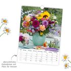 „September“ steht in eleganter Schrift. Ein Kalenderblatt mit einem bunten Blumenstrauß in einer Gießkanne.