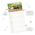 Text: "Mai", "100% Niedlichkeitsfaktor", "übersichtlicher Wandkalender mit 5 Spalten für die ganze Familie", "viel Platz für Termine und Erinnerungen".   
Bild oben: Fünf Kaninchen auf Stroh.  
Kalenderblatt mit Tagen und Spalten für Notizen.  
Herz-Illustrationen dekorieren das Ganze.