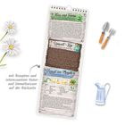 "Flora und Fauna", "Umwelt-Tipp", "Rezept des Monats" sind Überschriften auf einem Kalender. Mit Kamillenblüten und Gartenwerkzeug.