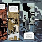 Drei Szenen auf einem Schiff. Links: Maschinenraum mit arbeitender Person. Mitte: Passagiere tanzen, speisen. Rechts: Person blickt übers Meer. Mondschein.