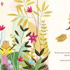 Text: "Du bist immer bei mir und wirst es immer sein, weil du überall bist. Auch wenn ich dich nicht sehe."  
Illustration: Ein Otter auf einem Hocker mit Buch, umgeben von bunten Pflanzen.