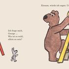 Text links: "Ich frage mich, George ... Wie ist es wohl, allein zu sein?" Rechts: "Einsam, würde ich sagen. Und traurig." Illustration eines Hasen neben einer Schaukel und eines Bären, der eine Rutsche hochgeht.