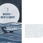 Text: "1 Wasser – Mein Element". Illustration: Ein Schwimmer bewegt sich durch welliges Wasser vor einem großen, bleichen Mond.