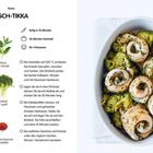 FISCH-TIKKA Rezept, Zutaten: Kabeljaufilet, Minze, Koriander, Brokkoli, Naturjoghurt, Tandoori-Gewürze; mit einer Auflaufform voller Speisen.