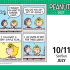 Comic mit zwei Figuren. Eine erklärt, sie versteckte sich drei Wochen unterm Bett, um Sommerlager zu entgehen. Peanuts 2027. 10/11. Sat/Sun. July.