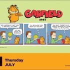 "Garfield 2027" in roter Schrift, 1. Juli, Donnerstag. Garfield-Comicstrip: Garfield plant Spielzeit. Canada Day erwähnt.