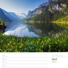 16. Woche, April 2027, Kalender. Bergsee mit klarer Spiegelung, umgeben von hohen Bergen und grünen Wiesen.