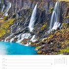Kalender: 26. April - 2. Mai. Bild: Wasserfälle fließen über eine grüne, felsige Klippe in ein blaues Gewässer.
