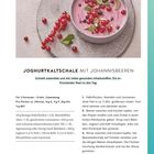 JOGHURTKALTSCHALE MIT JOHANNISBEEREN. Schnell, gesund, lecker. Zutaten: Haferflocken, Johannisbeeren, Joghurt, Minze.