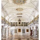 21. Mai, Kalenderdaten bis 30. Mai. Prächtiger Bibliothekssaal mit verzierten Decken und Gemälden.