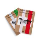 „Charlotte Perriand: Die Kunst des Wohnens“ steht über einem Bild einer liegenden Person auf einem farbigen Cover.