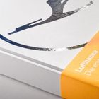 "Lufthansa: Die ersten 100 Jahre" steht in weiß auf orange. Es zeigt einen Buchumschlag mit einem blauen Logo.