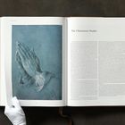 Links: Englischer Text über Albrecht Dürer. Rechts: Realistische Illustration eines Hasen mit der Zahl 1503 darunter.