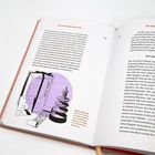 Die Texte beschreiben Beiträge zur ostasiatischen Sammlung des Gutenberg-Museums. Eine Illustration zeigt Bücher und Schriftrollen.