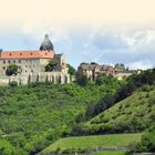 Der Text enthält Überschriften wie "Burg Giebichenstein" und "Amtsgarten, Reichardts Garten, Zoo." Zu sehen ist eine Brücke über einen Fluss mit einer Burg im Hintergrund.