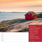 Zitat: "Ein Fluss durchschneidet einen Felsen nicht wegen seiner Kraft, sondern wegen seiner Beharrlichkeit."  
Holzhütte auf felsiger Küste vor farbigem Himmel.