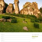 22. Woche, Mai/Juni 2027, Externsteine im Teutoburger Wald; beeindruckende Felsformation und grüne Landschaft. Kalenderansicht.