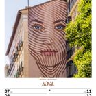 JUNI, 07 MO, 08 DI, 09 MI, 10 DO, 11 FR, 12 SA, 13 SO, KW23/2027. 

Wandbild eines Gesichts mit parallelen Linien.