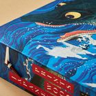 "ANDREAS MARKS" auf dem Buchrücken, rote Schrift "JAPAN" auf bedrucktem Schuber mit blauem Drachen-Illustration.