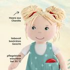 Text: "Haare aus Chenille", "liebevoll besticktes Gesicht", "pflegeleicht waschbar bei 30 °C". Stoffpuppe mit blonden Zöpfen.