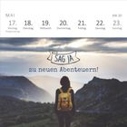 Kalender für Mai: 17. Montag, 18. Dienstag, 19. Mittwoch. Text: "SAG JA zu neuen Abenteuern!" Mensch mit gelbem Rucksack blickt auf Berge.
