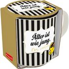 Text: "Älter ist wie jung. Nur cooler." Schwarze und weiße Streifen mit gelben Enten-Illustration auf einer Tasse.