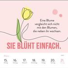 „Sie blüht einfach“. Illustration einer gelben Blume. Spruch über Selbstakzeptanz. Kalendarium 15.-21. März.