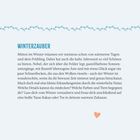 WINTERZAUBER: Ein Text über die Schönheit des Winters. Oben eine Linie aus kleinen blauen Blättern, unten ein orangefarbenes Herz.