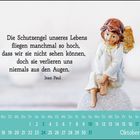 Zitat: "Die Schutzengel unseres Lebens fliegen... Augen." – Jean Paul; Unten: Kalendertabelle Oktober; rechts: Engelstatue.