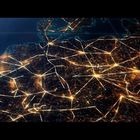 Leuchtende Linien und Punkte verbinden Städte in Mitteleuropa, zeigen ein Netzwerk von Verbindungen bei Nacht.