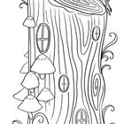 Illustration eines Baumstumpfs mit Fenstern und einem Vogel darauf. Dekorative Pilze und Ranken sind um den Stumpf verteilt.