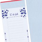 Text "To do Liste" auf einem Notizblock mit blauer Blumendekoration; Klemmbrett im Hintergrund.