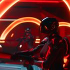 Zwei futuristische Figuren in leuchtenden Anzügen, umgeben von dynamischen, roten Lichtbögen in einer Sci-Fi-Umgebung.