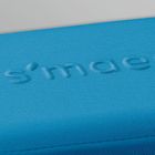 Der eingeprägte Text "s'mae" steht auf einem blauen, strukturierten Hintergrund.