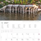 Kalenderblatt für Juni 2027. Foto einer grünen Parklandschaft auf Pfeilern am Wasser vor einer Skyline mit Wolkenkratzern.