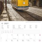 Oben: "GUIMARAES". 
Kalender Juni 2027. 
Gelbe Straßenbahn auf Pflasterstraße in sonniger, grüner Umgebung.
