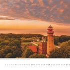 Juni. Alter und Neuer Leuchtturm am Kap Arkona, Halbinsel Wittow, Insel Rügen. Sonnenuntergang mit Wolkenhimmel.