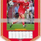 Text: "Vorjahresabbildung", "Manuel Neuer *27.03.1986", "MÄRZ". Spieler wirft einen Ball im Stadion. Unten Kalender.
