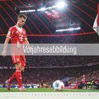 Text: "Vorjahresabbildung". Ein Fußballspieler in rotem Trikot neben einer Eckfahne im Stadion.