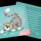 Text: "Neugier." Illustration einer verspielten grauen Katze mit Wollknäuel auf blauem Hintergrund.