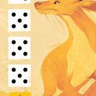Vier Würfelaugen: 1, 5, 3, 5, darunter ein gelbes Feld mit Flammenmotiv. Daneben ein gelber Drache, majestätisch dargestellt.