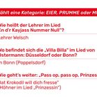 Text auf rotem Hintergrund: "Wählt eine Kategorie: EIER, PRUMME oder MUHRE?" Mit Icons von Ei, Pflaume und Karotte.