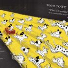 Text: "TOOT! TOOT! 'That’s Cruella’s car!' cried Missis. 'It’s coming this way!'"

Illustration: Dalmatians laufen nachts.